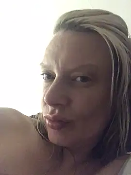 Snapshot of blondey206 chatting on 02.12.25 blondey206 online show from 02.12.25