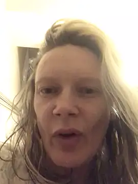 Snapshot of blondey206 chatting on 03.10.25 blondey206 online show from 03.10.25