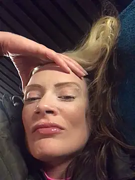 Snapshot of blondey206 chatting on 03.16.25 blondey206 online show from 03.16.25