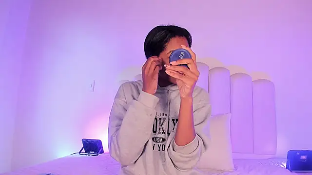 Zaira Rose  online show from 11.12.25