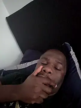 Snapshot of afrikaMandingo chatting on 10.29.25 afrikaMandingo online show from 10.29.25