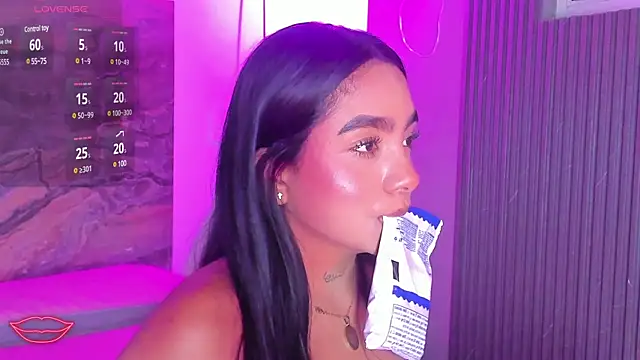 Snapshot of Estefy_gomez09 chatting on 03.19.25 Estefy gomez09 online show from 03.19.25