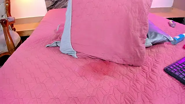 Snapshot of Estefy_gomez09 chatting on 03.21.25 Estefy gomez09 online show from 03.21.25