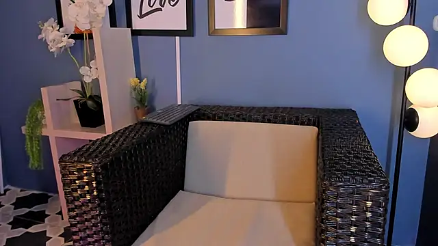 Snapshot of AliDiaz_ chatting on 02.21.25 AliDiaz online show from 02.21.25