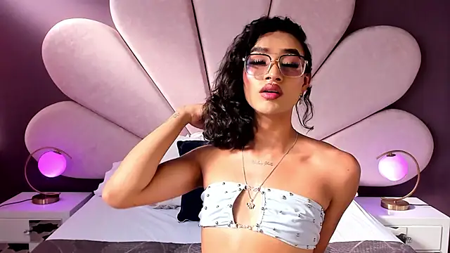 Snapshot of AliDiaz_ chatting on 11.07.25 AliDiaz online show from 11.07.25