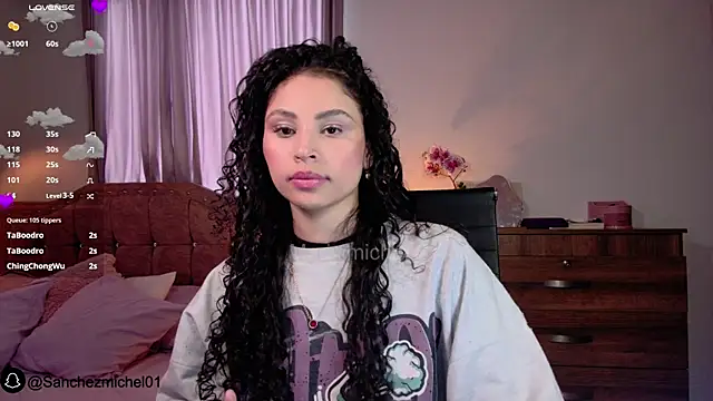 Snapshot of Marivimichel1 chatting on 02.22.25 Marivimichel1 online show from 02.22.25