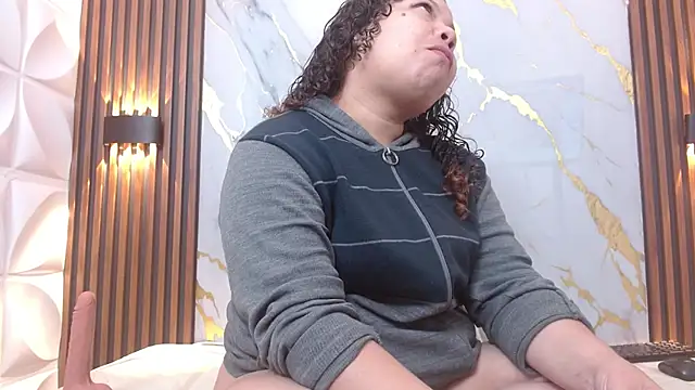 Snapshot of Alinna_addas_03 chatting on 10.27.25 Alinna addas 03 online show from 10.27.25