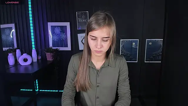 Snapshot of CharmBianca chatting on 02.08.25 CharmBianca online show from 02.08.25