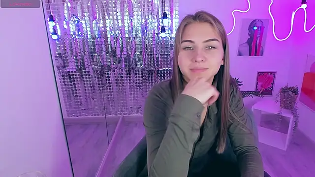 Snapshot of CharmBianca chatting on 02.12.25 CharmBianca online show from 02.12.25