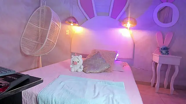 NAUGHTY ALANA  online show from 02.17.25