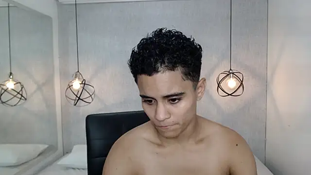 Liiamthompson online show from 03.15.25