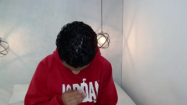 Liiamthompson online show from 03.19.25