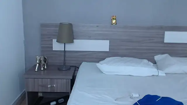 Liiamthompson online show from 09.29.25