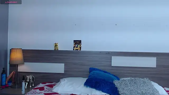 Liiamthompson online show from 10.23.25