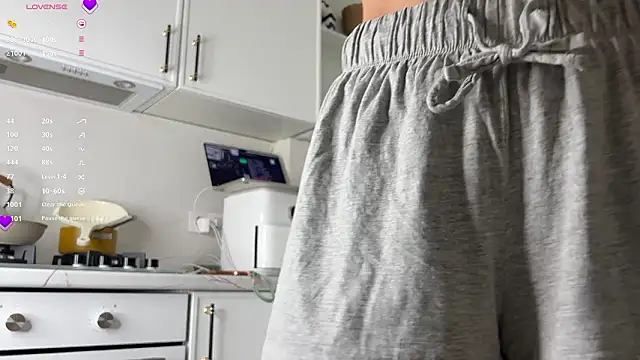 WhiteAnni online show from 02.17.26