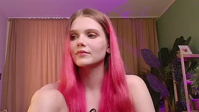 Gretchen Mol online show from 02.06.26