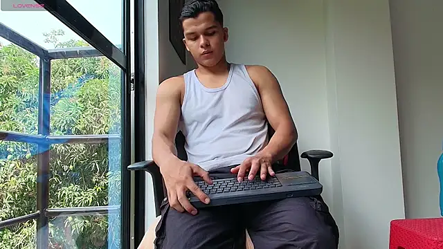 Snapshot of Dwayne_Brown chatting on 10.04.25 Dwayne Brown online show from 10.04.25