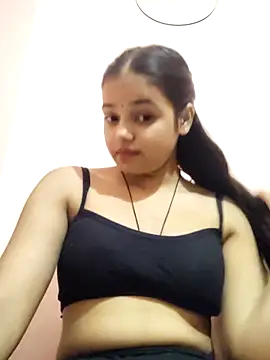 Snapshot of RAYI_123 chatting on 10.18.25 RAYI 123 online show from 10.18.25