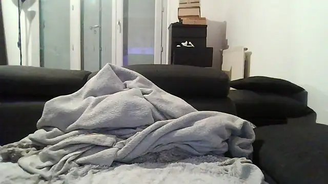 Snapshot of Zer_oki chatting on 11.21.25 Zer oki online show from 11.21.25