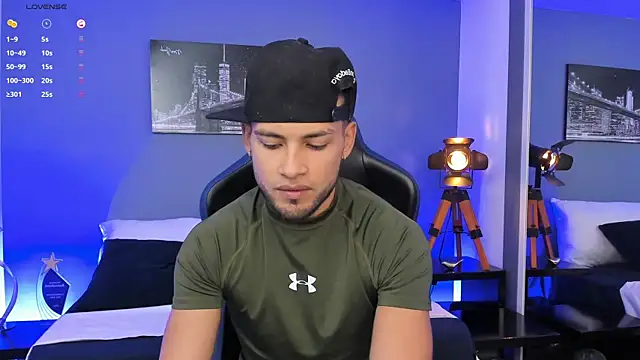 Snapshot of Max_Conor1 chatting on 10.08.25 Max Conor1 online show from 10.08.25