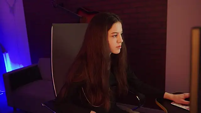 MilaStoyne online show from 03.12.25