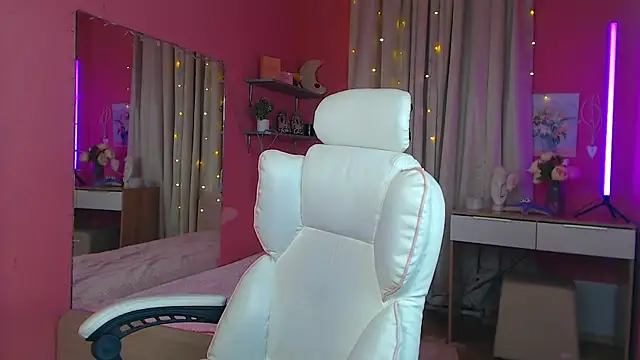 Snapshot of Jenny_Smit chatting on 02.19.25 Jenny Smit online show from 02.19.25