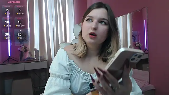 Snapshot of Jenny_Smit chatting on 03.22.25 Jenny Smit online show from 03.22.25