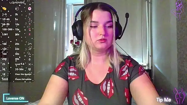 Snapshot of Jenny_Smit chatting on 10.27.25 Jenny Smit online show from 10.27.25