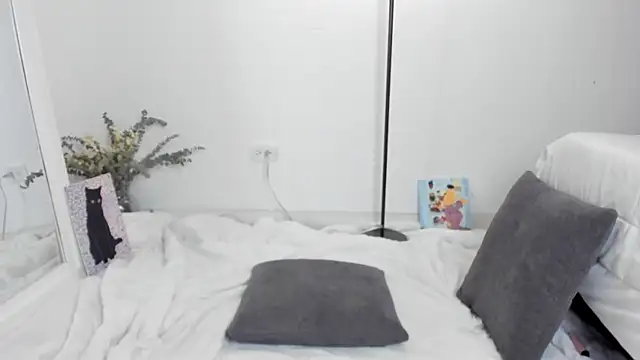 Snapshot of AlannaRussell_ chatting on 02.26.25 AlannaRussell online show from 02.26.25