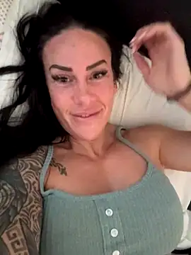 Snapshot of goddess-harper chatting on 09.30.25 goddess-harper online show from 09.30.25