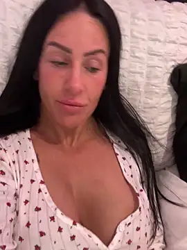 Snapshot of goddess-harper chatting on 12.21.25 goddess-harper online show from 12.21.25