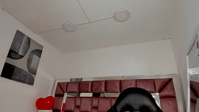 Snapshot of tamararose1 chatting on 11.22.25 tamararose1 online show from 11.22.25