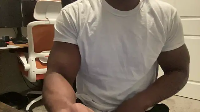 Snapshot of BodyandBBC chatting on 11.19.25 BodyandBBC online show from 11.19.25