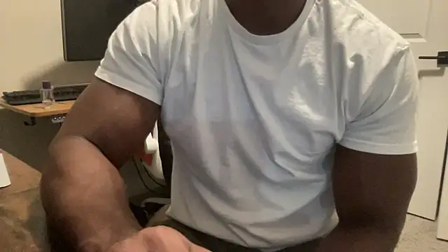 Snapshot of BodyandBBC chatting on 11.20.25 BodyandBBC online show from 11.20.25