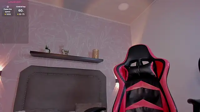 Snapshot of alessia_leroy chatting on 02.05.26 alessia leroy online show from 02.05.26