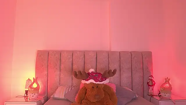 sara lopee1 online show from 12.20.25