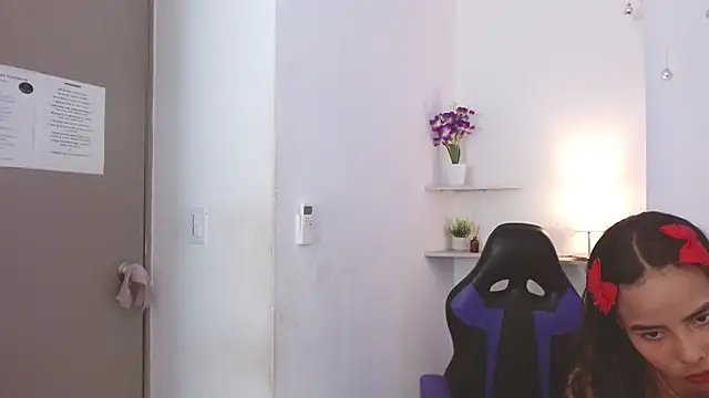 Roxy Stonee online show from 03.05.25