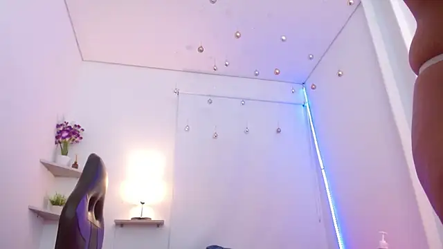 Roxy Stonee online show from 03.08.25