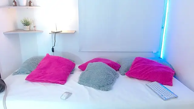 Roxy Stonee online show from 09.15.25