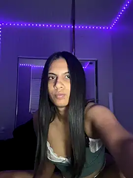 Snapshot of Liyah_19 chatting on 11.16.25 Liyah 19 online show from 11.16.25