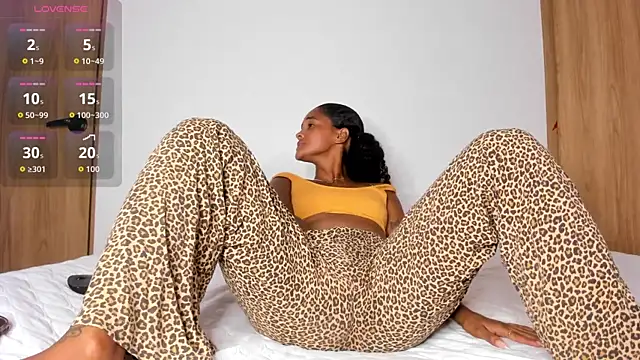 Snapshot of curly_sweett1 chatting on 09.12.25 curly sweett1 online show from 09.12.25