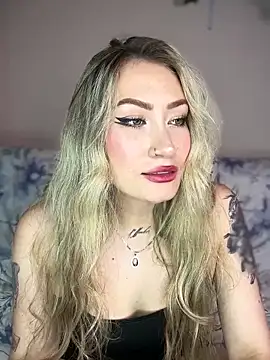 Snapshot of Lally_Valencia__ chatting on 02.20.25 Lally Valencia online show from 02.20.25