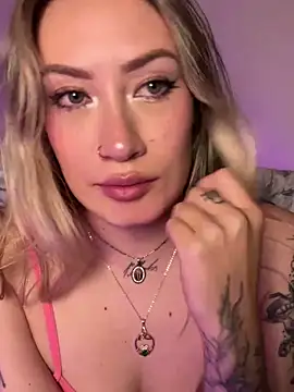 Snapshot of Lally_Valencia__ chatting on 03.20.25 Lally Valencia online show from 03.20.25