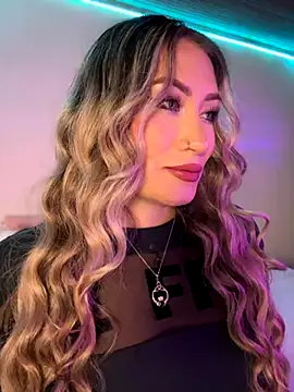 Snapshot of Lally_Valencia__ chatting on 09.18.25 Lally Valencia online show from 09.18.25