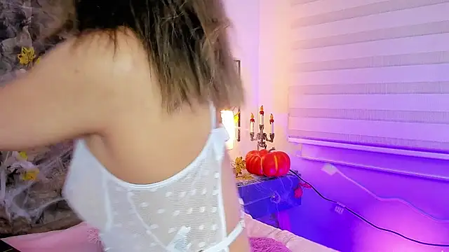 Snapshot of Violetta_Ficher chatting on 10.17.25 Violetta Ficher online show from 10.17.25