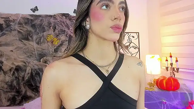 Snapshot of Violetta_Ficher chatting on 10.18.25 Violetta Ficher online show from 10.18.25