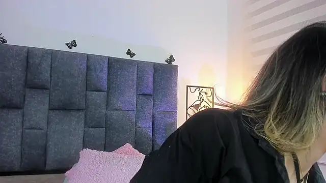 Snapshot of Violetta_Ficher chatting on 11.12.25 Violetta Ficher online show from 11.12.25