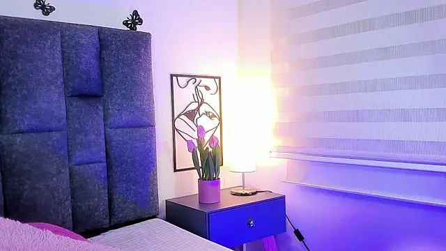 Snapshot of Violetta_Ficher chatting on 11.13.25 Violetta Ficher online show from 11.13.25