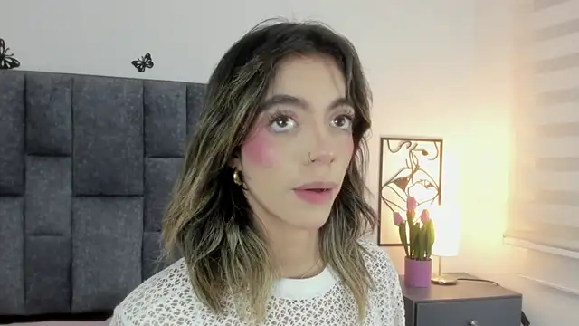 Snapshot of Violetta_Ficher chatting on 11.19.25 Violetta Ficher online show from 11.19.25