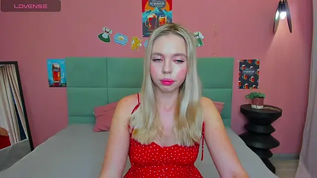 Snapshot of TessaAdorable chatting on 09.23.25 TessaAdorable online show from 09.23.25